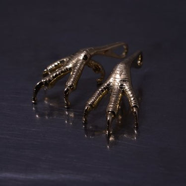 K18 eagle claw pendant