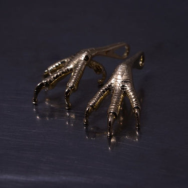 K18 eagle claw pendant