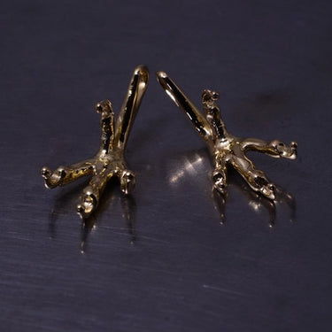 K18 eagle claw pendant